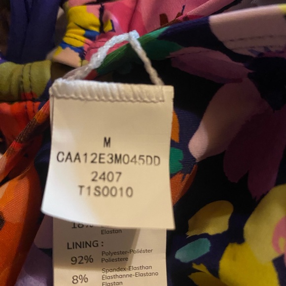 Cupshe ditsy floral tummy control one piece swimsuit . Vibrant colors - Picture 5 of 8